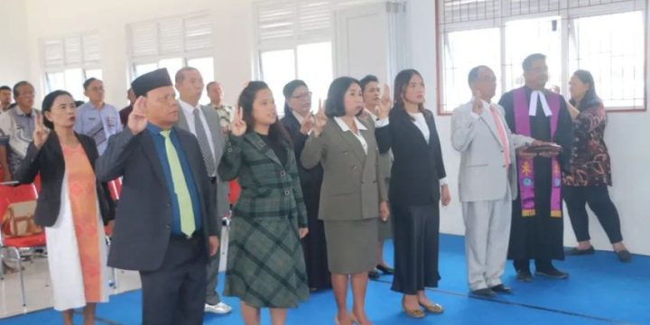 Bupati Taput Lantik 11 Anggota Dewan Pendidikan, Dua di Antaranya Dosen UNITA